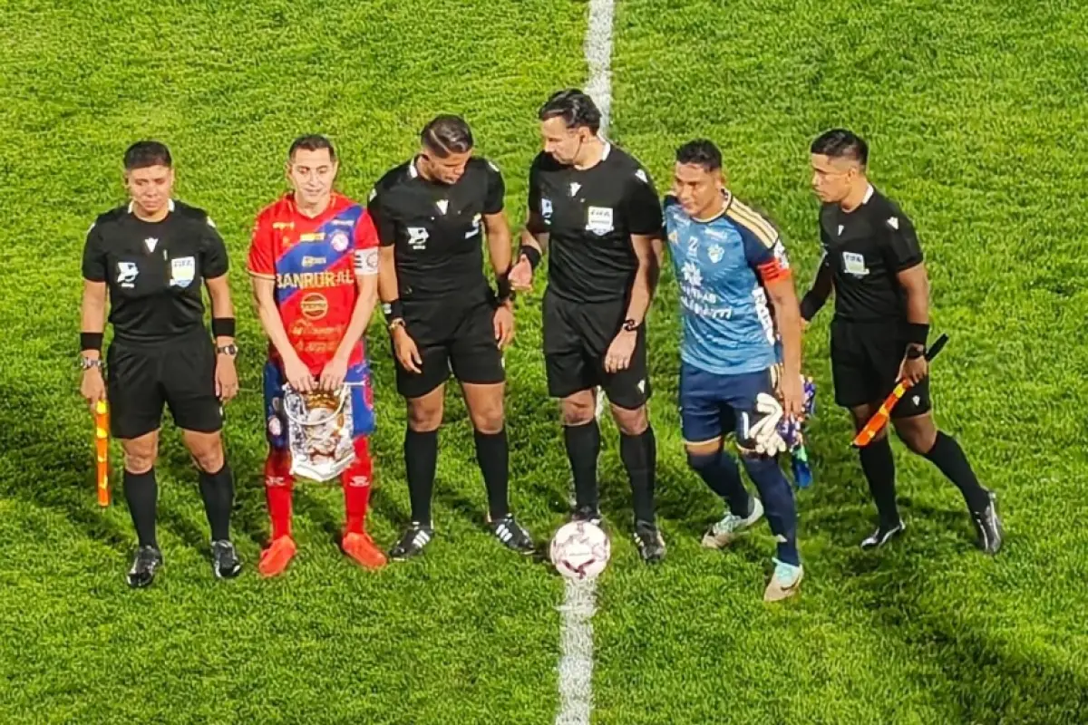 Mario Escobar, árbitro del Xelajú vs. Comunicaciones 