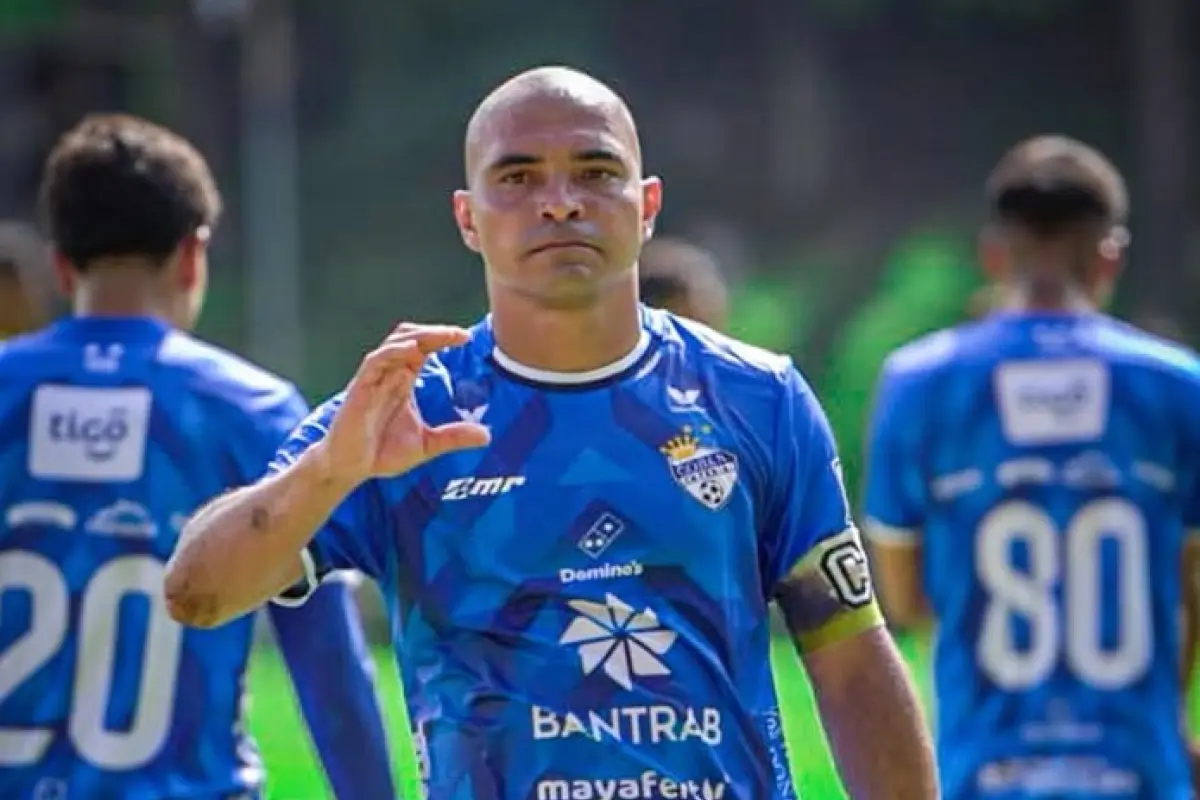Cobán Imperial ganó gracias al doblete de Janderson Pereira 