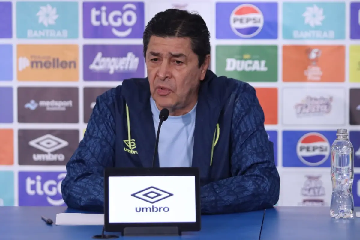 Luis Fernando Tena en conferencia de prensa 