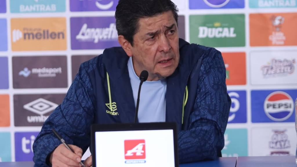 Conferencia de prensa de Luis Fernando Tena | Alex Meoño 