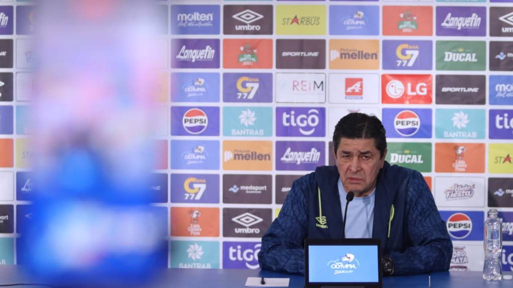 Conferencia de prensa de Luis Fernando Tena | Alex Meoño 