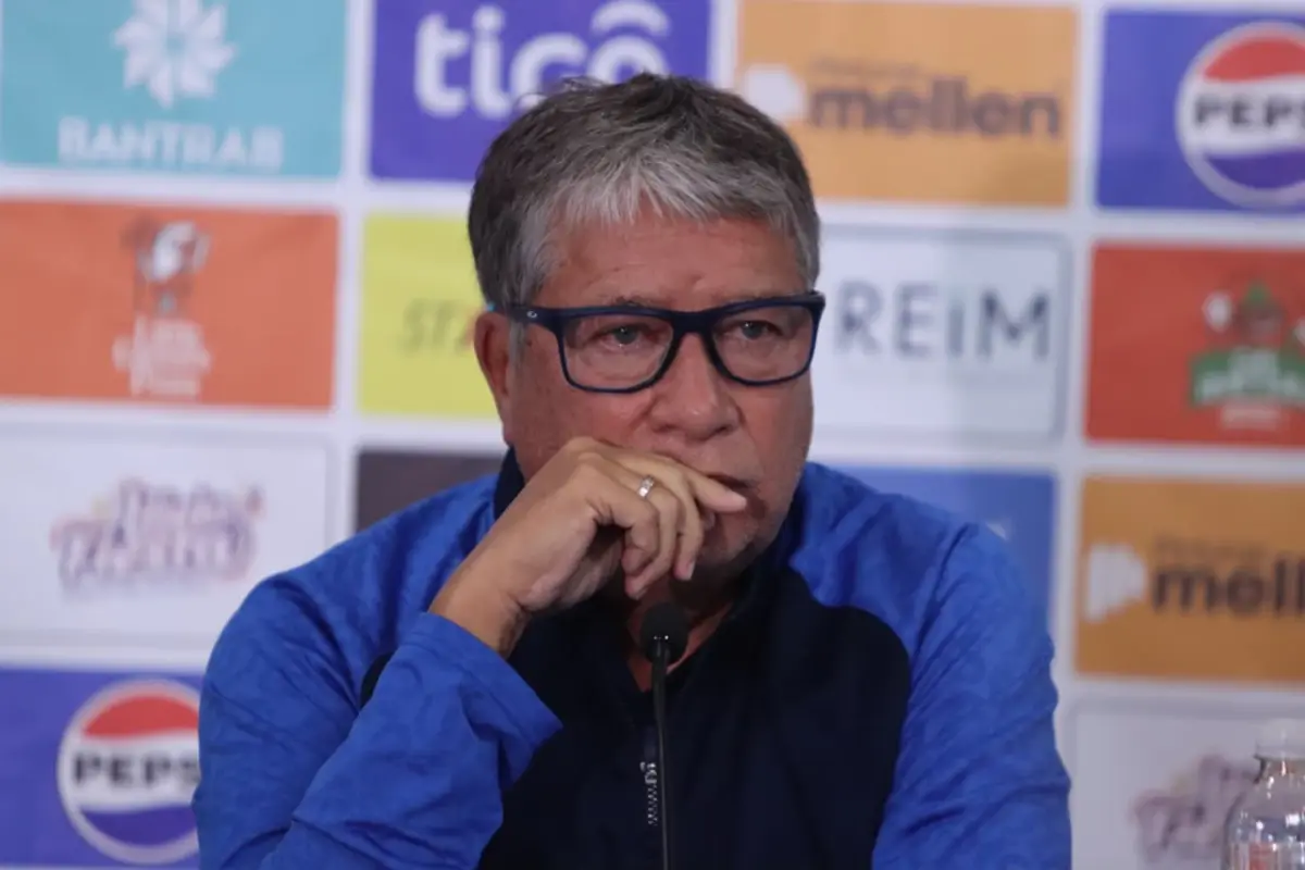 Hernán Darío Gómez, técnico de El Salvador 