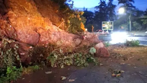 Derrumbe afecta la circulación vehicular en la ruta Interamericana