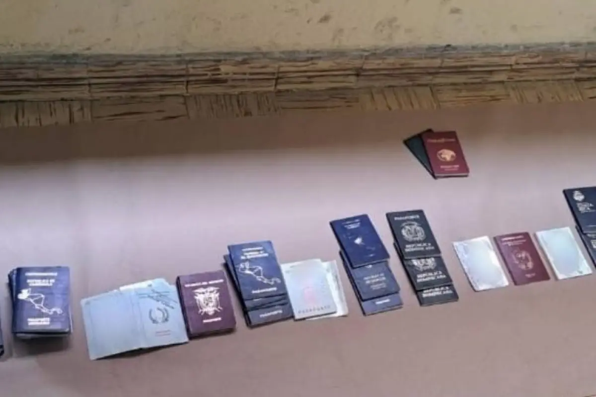 Documentos localizados durante el allanamiento en zona 1., PNC