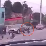 VIDEO: Motocicleta sin conductor provoca insólita cadena de accidentes en zona 18t