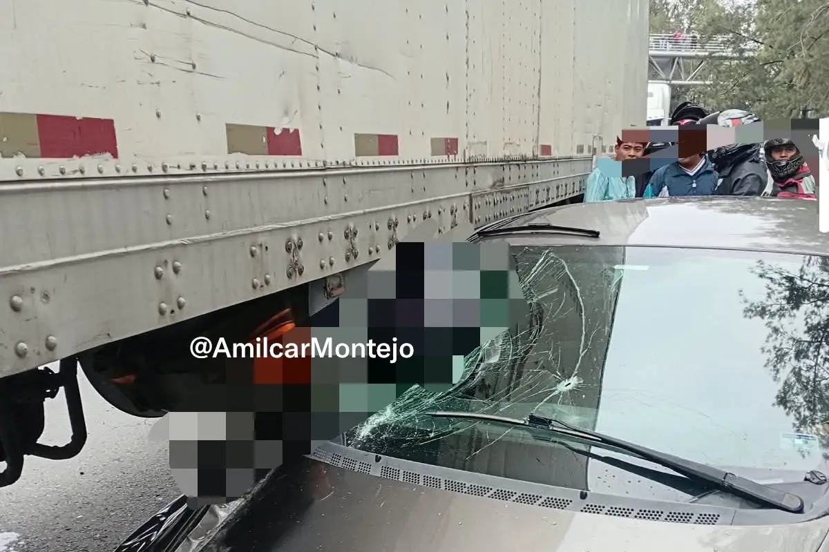 Carlos Alberto Carrillo, alias "el Flaco", murió tras quedar prensado entre un tráiler y un vehículo en El Trébol, zona 11., PMT capitalina/Montejo