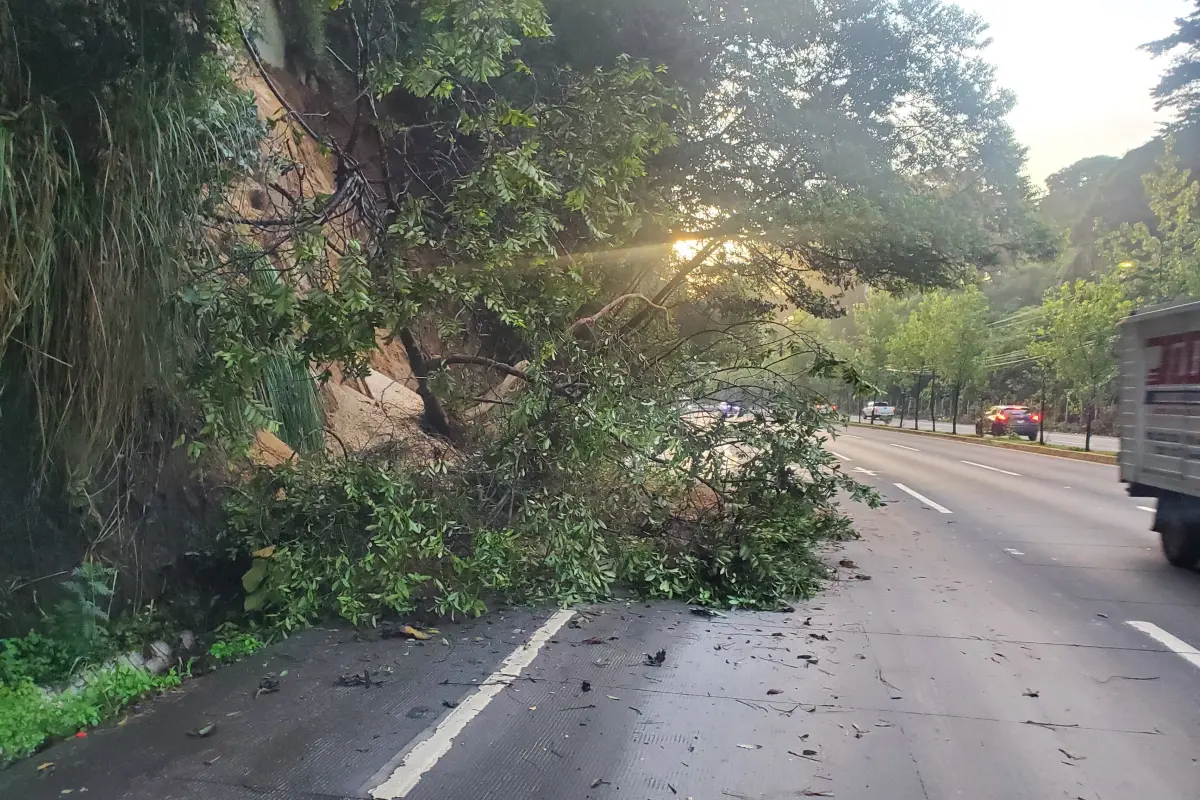 El derrumbe ocurrió en el kilometro 23 de la ruta Interamericana., PMT de Mixco