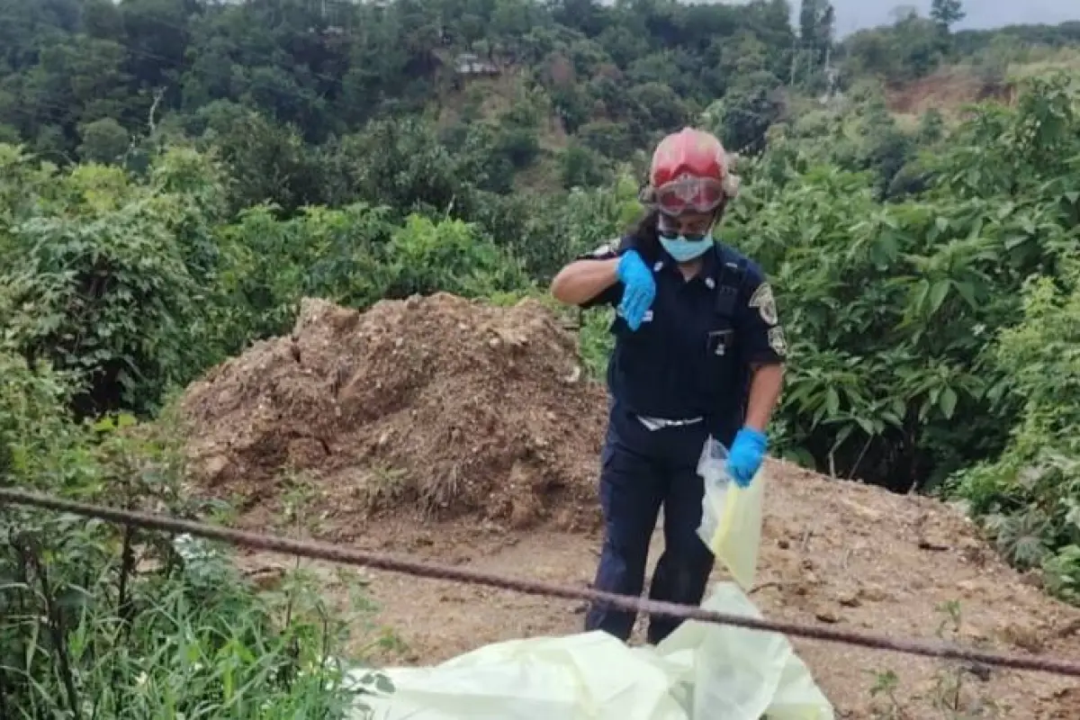 Área donde fue localizado un cadáver en San Pedro Sacatepéquez., Bomberos Municipales Departamentales