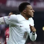 Kylian Mbappé salió lesionado en el duelo Turquía vs. Francia 