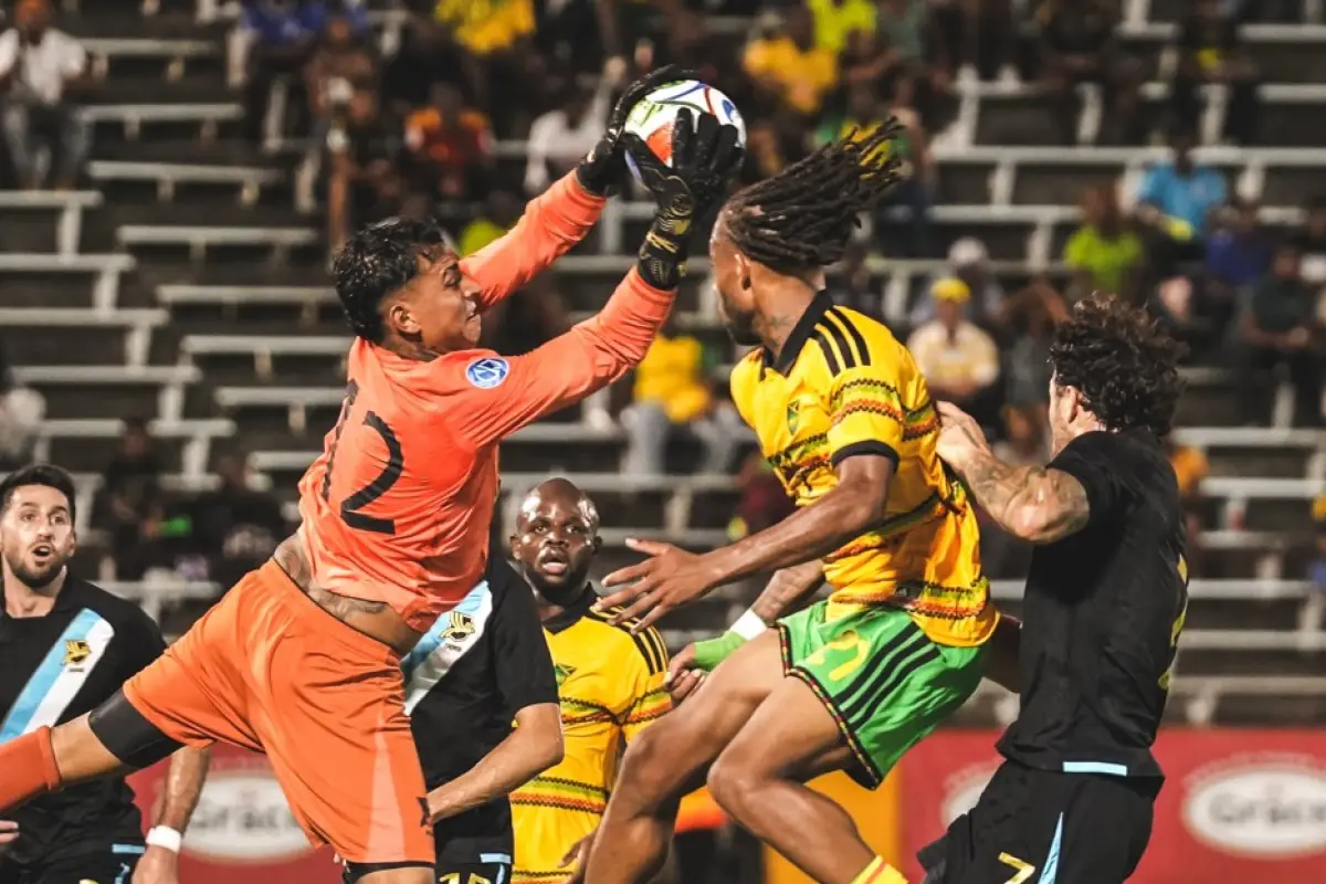 Acción de juego entre Jamaica vs. Guatemala 