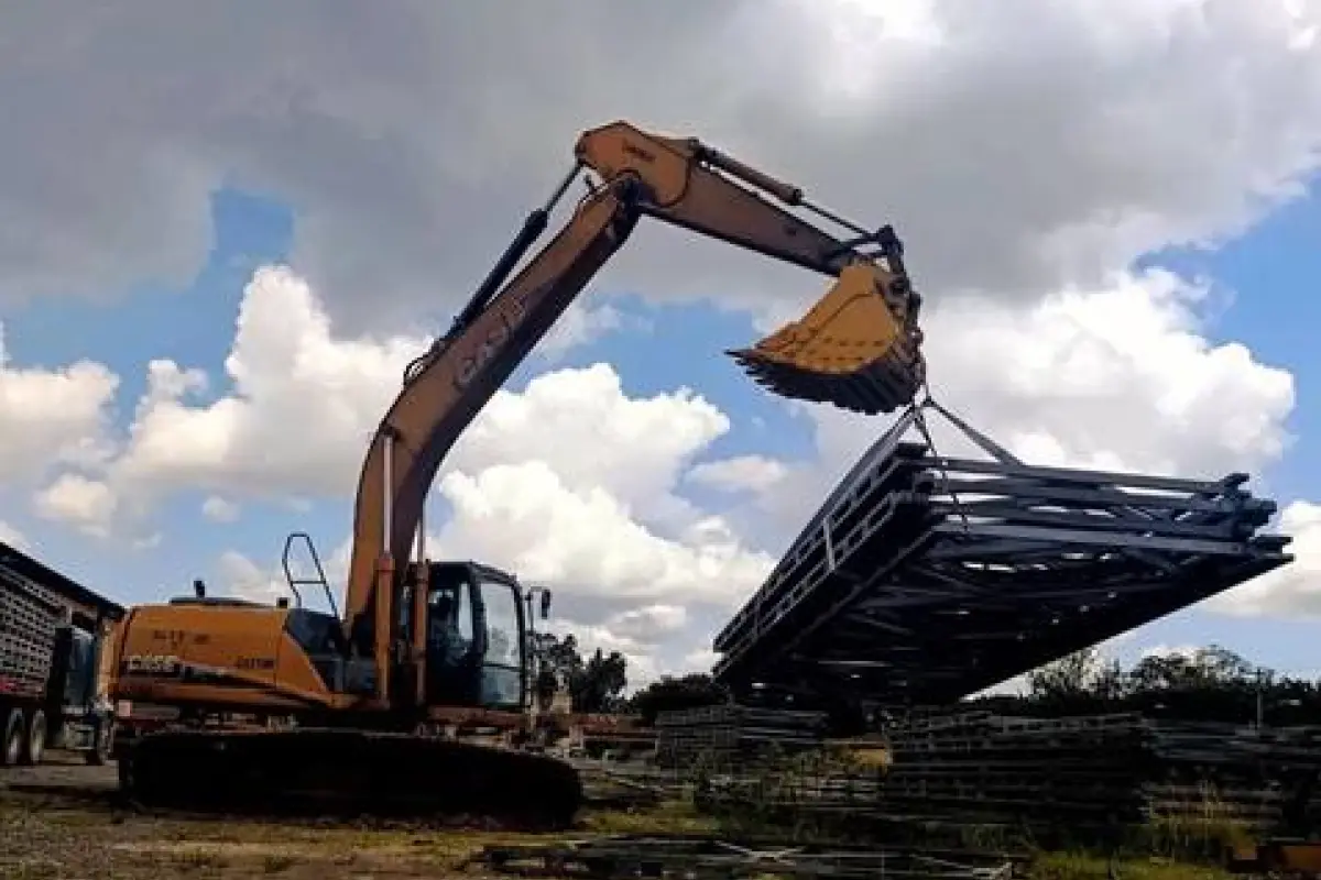 El puente modular ya fue trasladado al kilómetro 111 de la ruta al Atlántico para comenzar el proceso de instalación., CIV