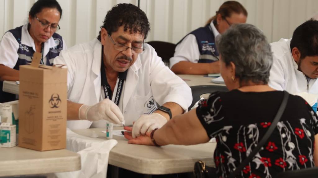 Celebran Feria de la Salud enfocada en la prevención del Cáncer | Alex Meoño