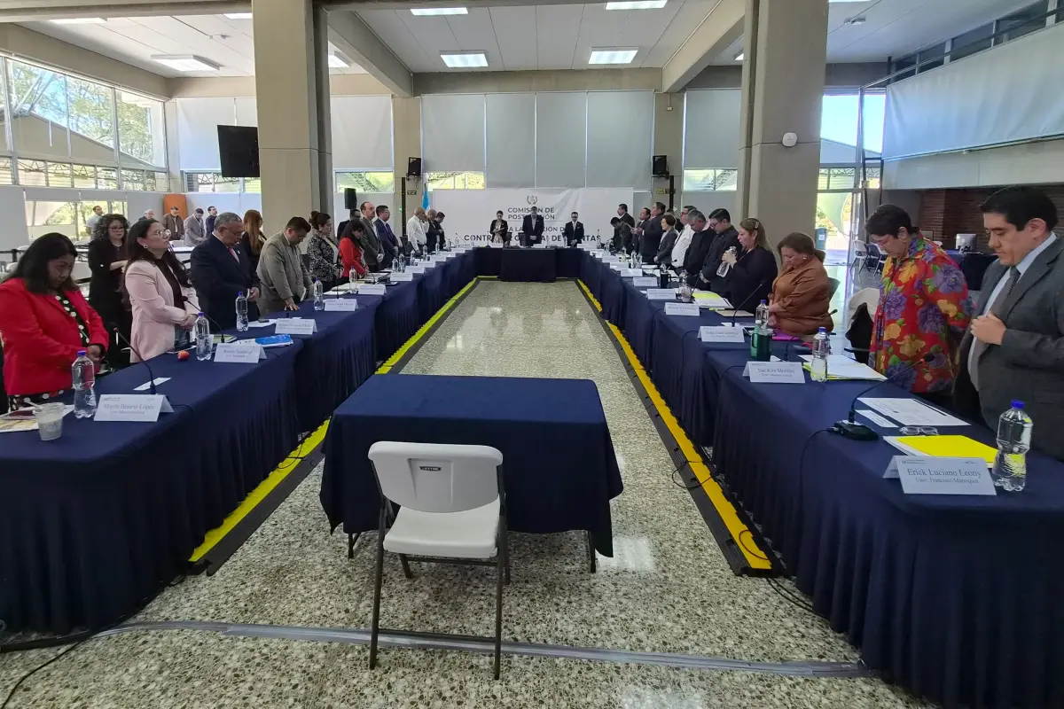 Los comisionados iniciaron con el proceso de conformación de nómina a eso de las 9:02 horas., Guatemala Visible.