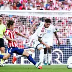 Jugada en la que Fede Valverde terminó lesionado en el Derbi - Real Madrid C.F.
