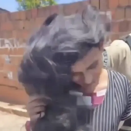 El insólito disfraz que usó un hombre acusado de múltiples asesinatos para evitar ser capturado. ,Captura de pantalla video de X.