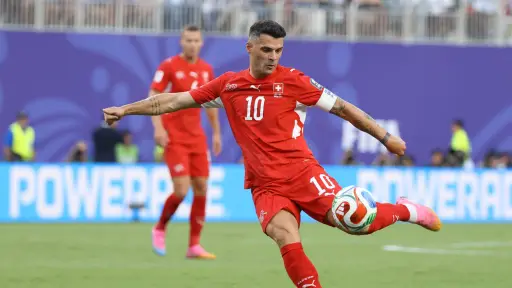 Granit Xhaka, bajo investigación y separado de la selección de Suiza