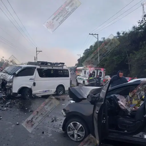 Área donde ocurrió un accidente en el kilómetro 45 de la ruta Interamericana. ,Bomberos Municipales Departamentales