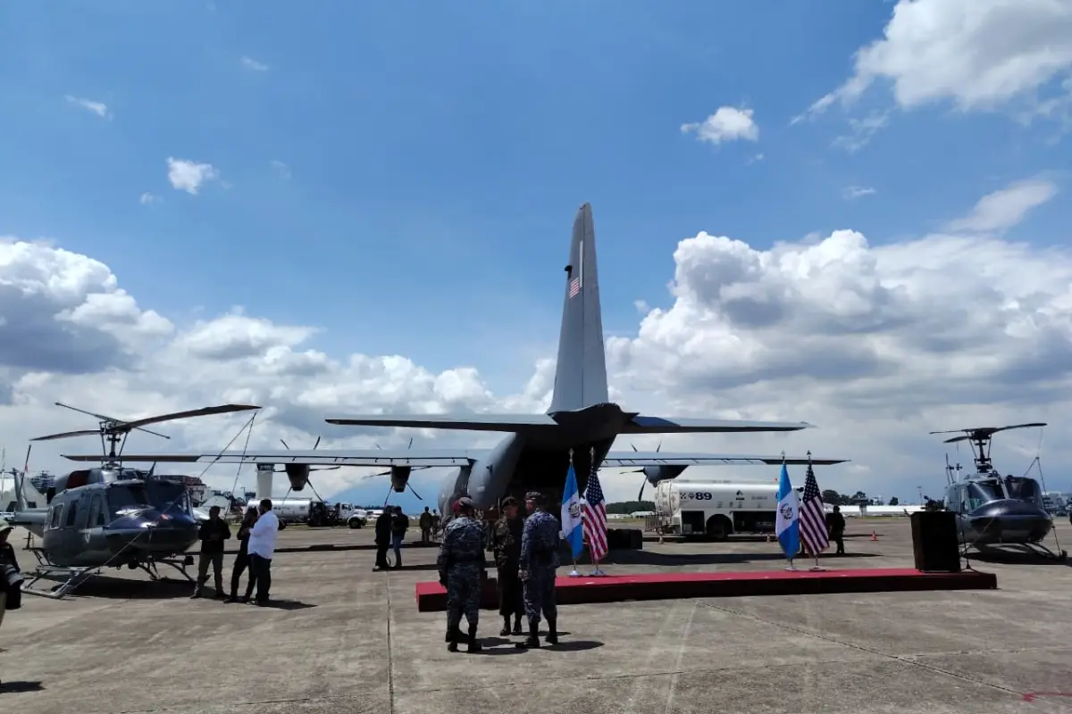 El vuelo que traslada el armamento adquirido por Guatemala a Estados Unidos aterrizó el 21 de septiembre de 2026 en la Fuerza Aérea Guatemalteca., Omar Solís/Emisoras Unidas