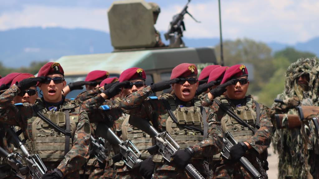 Guatemala recibe armas adquiridas en EE.UU. | Omar Solís/EU