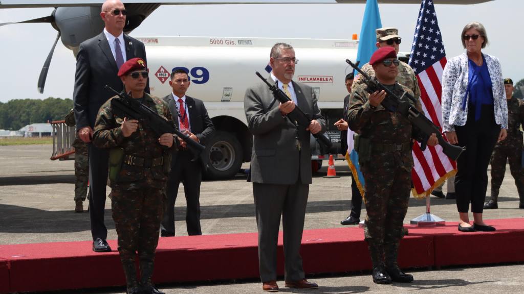 Guatemala recibe armas adquiridas en EE.UU. | Omar Solís/EU