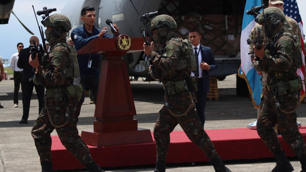 Guatemala recibe armas adquiridas en EE.UU. | Omar Solís/EU