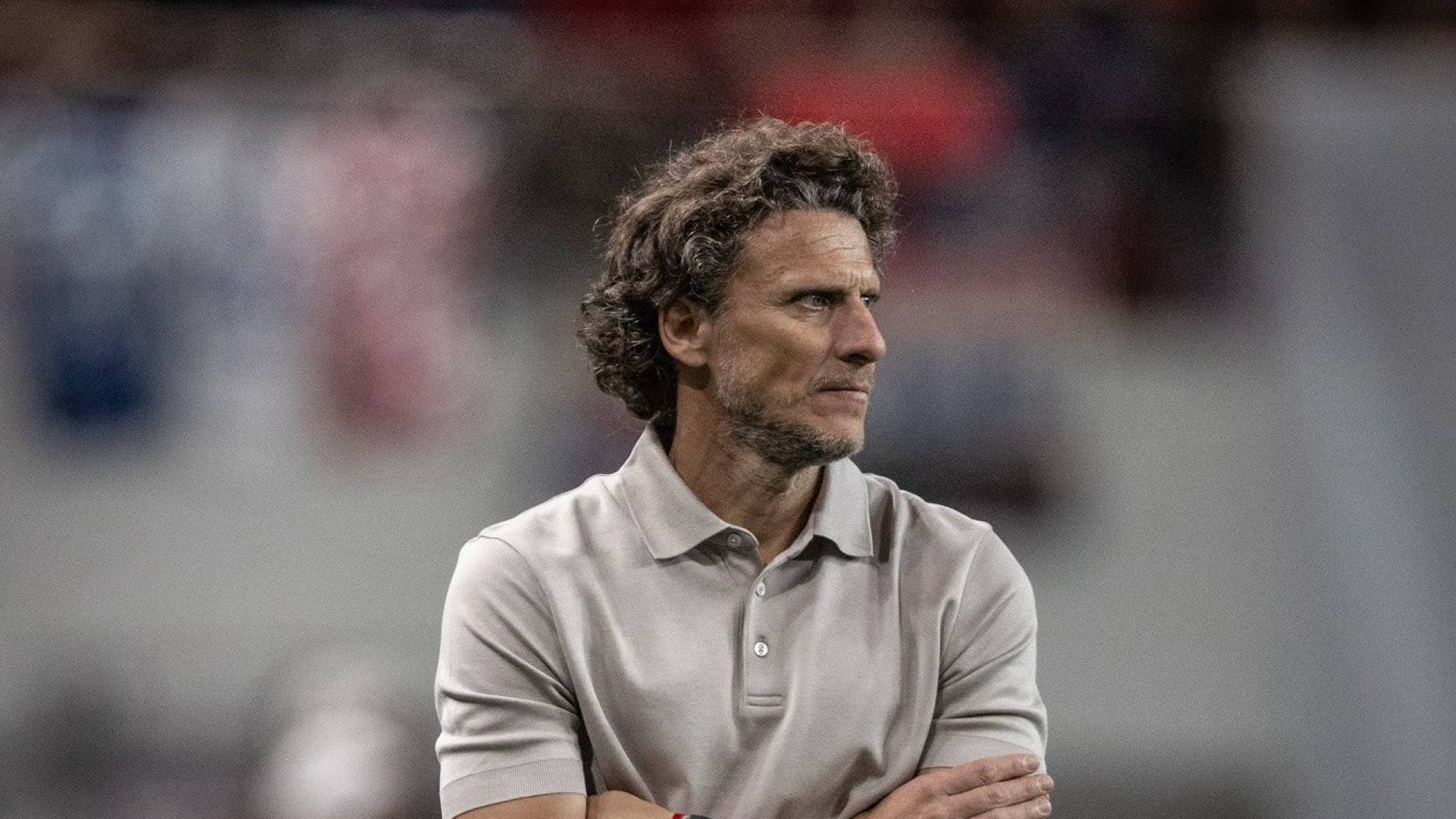 Uruguay vence 4-1 a Corea del Sur: primera victoria de Diego Forlán como DT