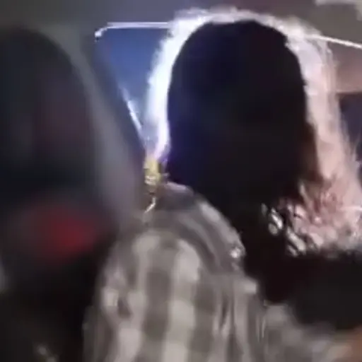 Automovilista presuntamente ebrio intenta seguir conduciendo tras accidentarse en ruta al Atlántico. ,Captura de pantalla video de Facebook.