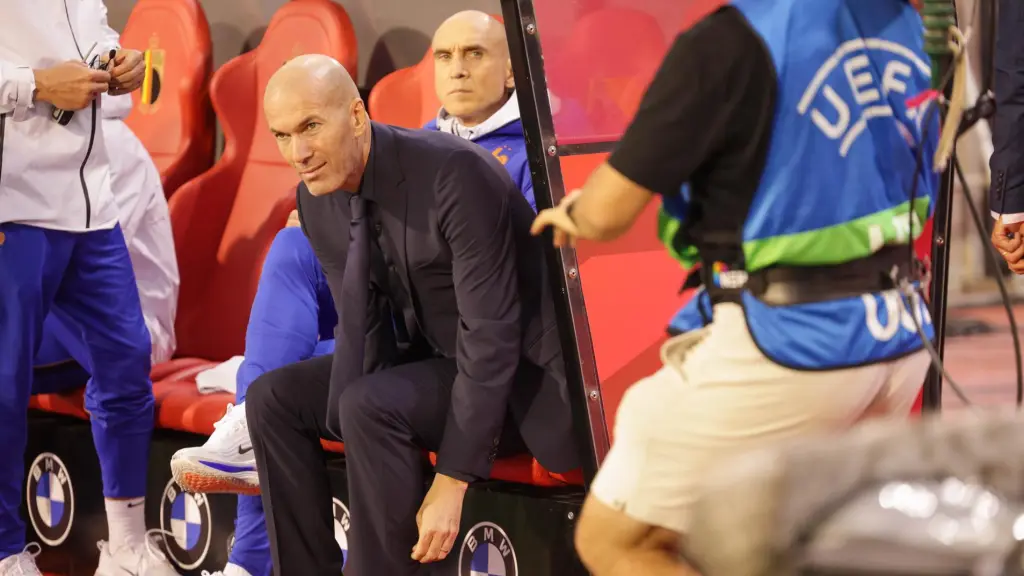 Zinedine Zidane en el banquillo durante el Bélgica vs. Francia en Bruselas - EFE