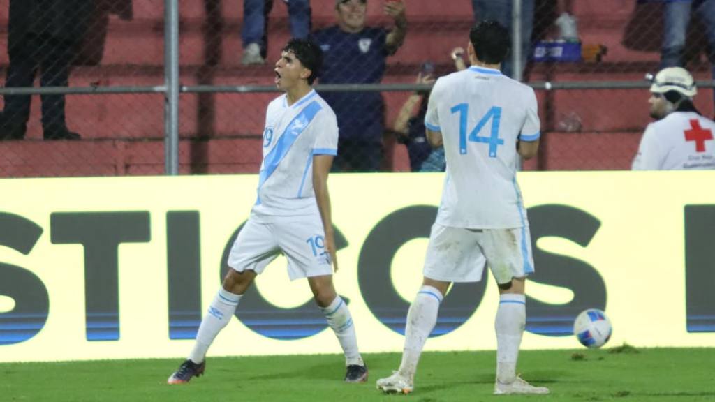 Celebración de Jehú Fajardo ante El Salvador | Alex Meoño