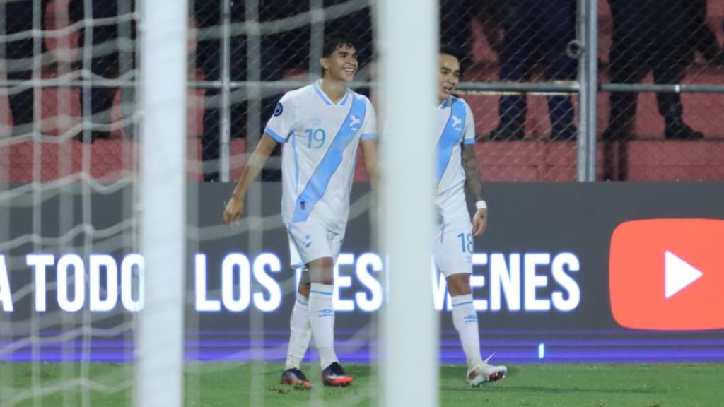 Celebración de Jehú Fajardo ante El Salvador | Alex Meoño