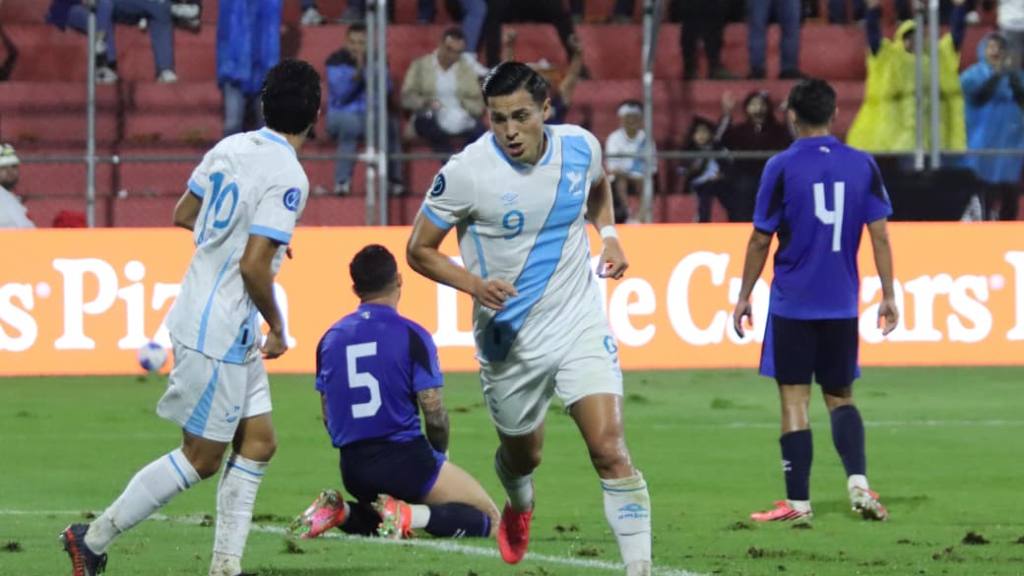 Celebración de Rubio Rubín ante El Salvador | Alex Meoño
