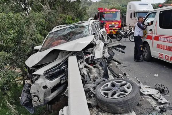 Paso cerrado en ruta al Pacífico tras múltiple colisión donde falleció motorista