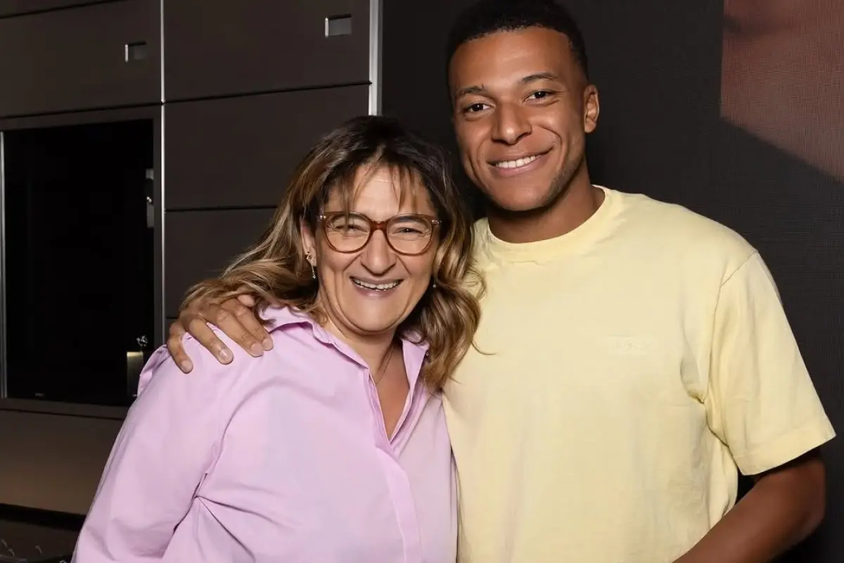 Kylian Mbappé junto su mamá, Fayza Lamari - instagram @k.mbappe