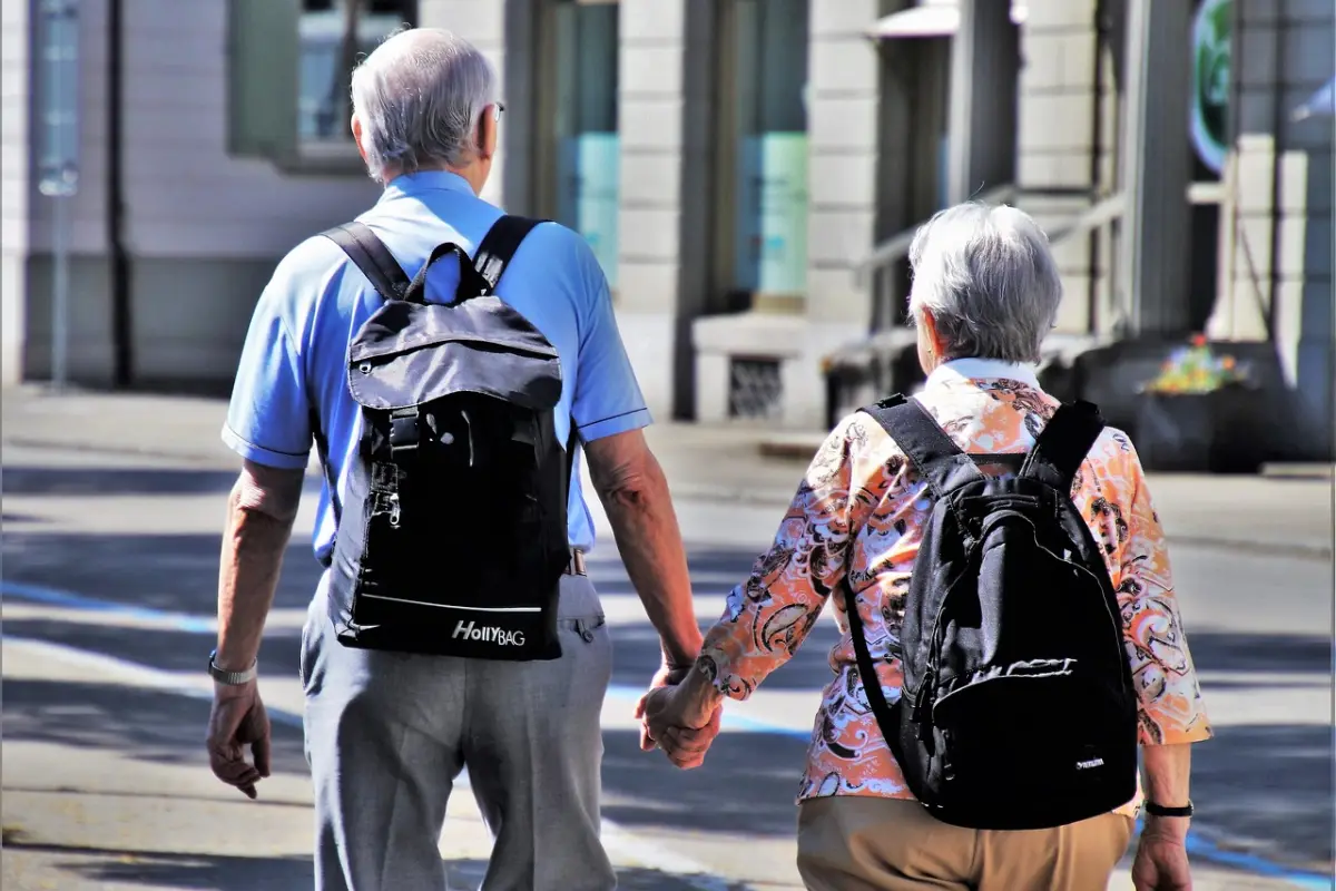 Pareja de adultos mayores. (Imagen de referencia), Pixabay