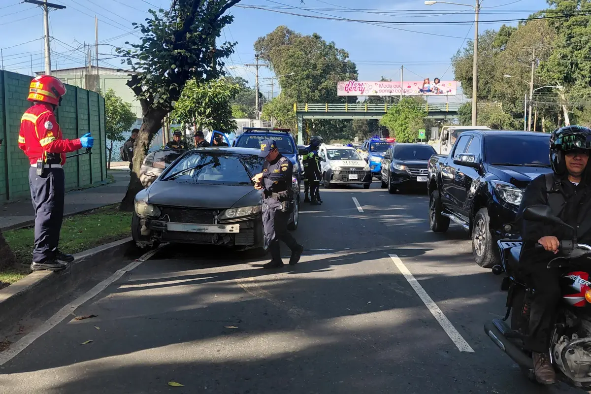 Área donde ocurrió el ataque armado contra un automovilista en la zona 3., Bomberos Municipales