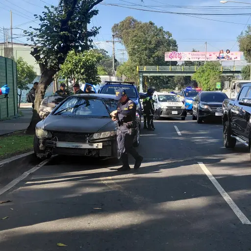 Área donde ocurrió el ataque armado contra un automovilista en la zona 3. ,Bomberos Municipales