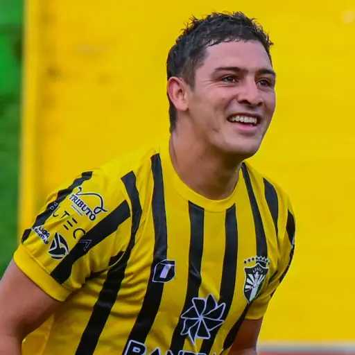 Héctor Morales de Aurora y Agustín Maziero de Antigua luchan por el título de goleo 