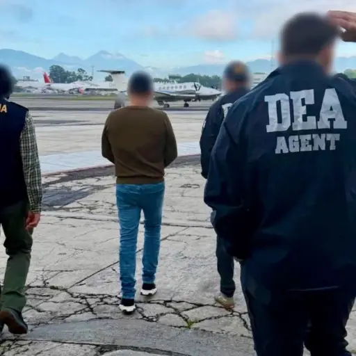 Kevin Raymundo Roque fue entregado a las autoridades de Estados Unidos.  ,Foto: US Embassy Guatemala.
