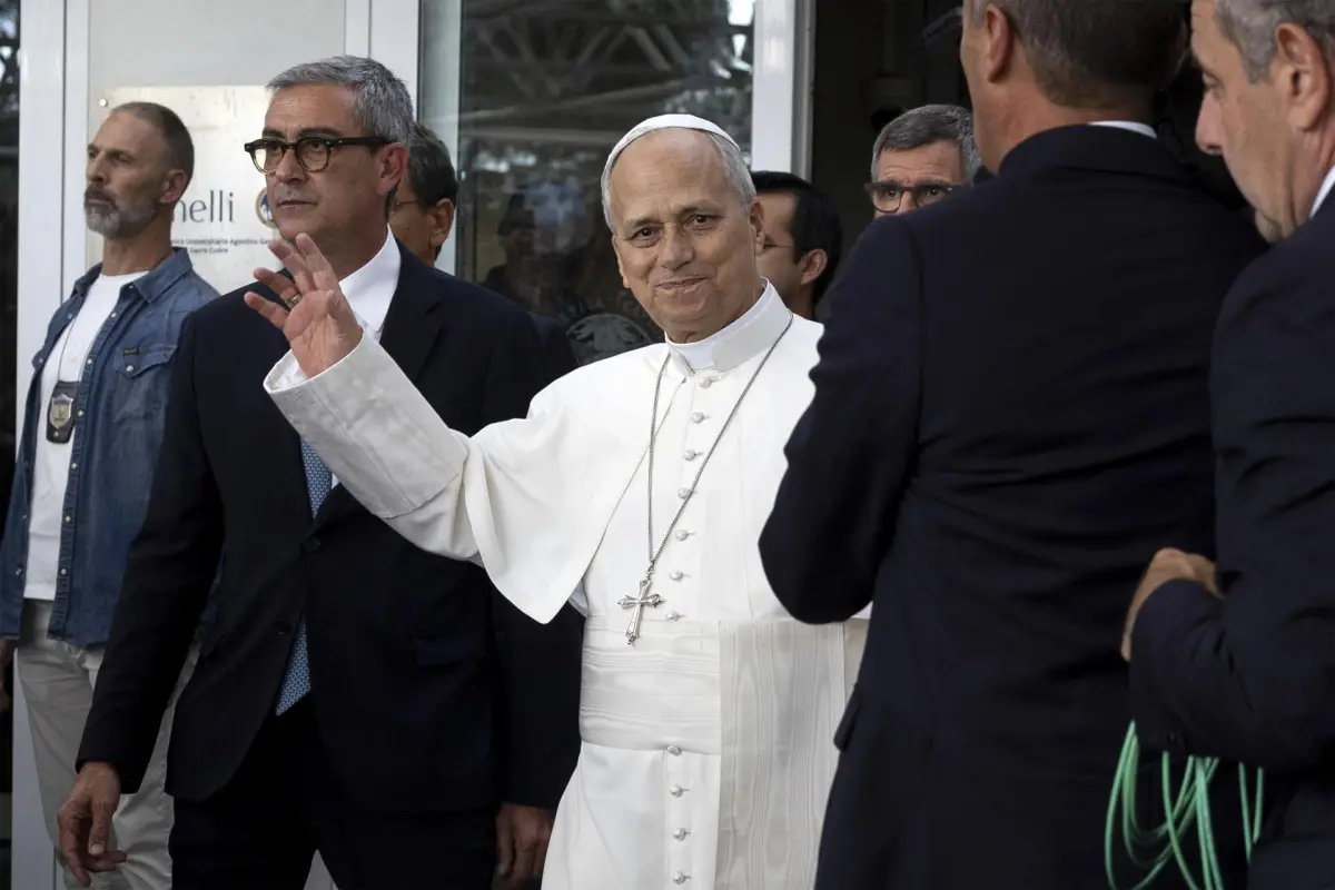 El papa León XIV abadona el hospital Policlínico Gemelli de Roma tras recibir el alta médica,  EFE/EPA/MASSIMO PERCOSSI
