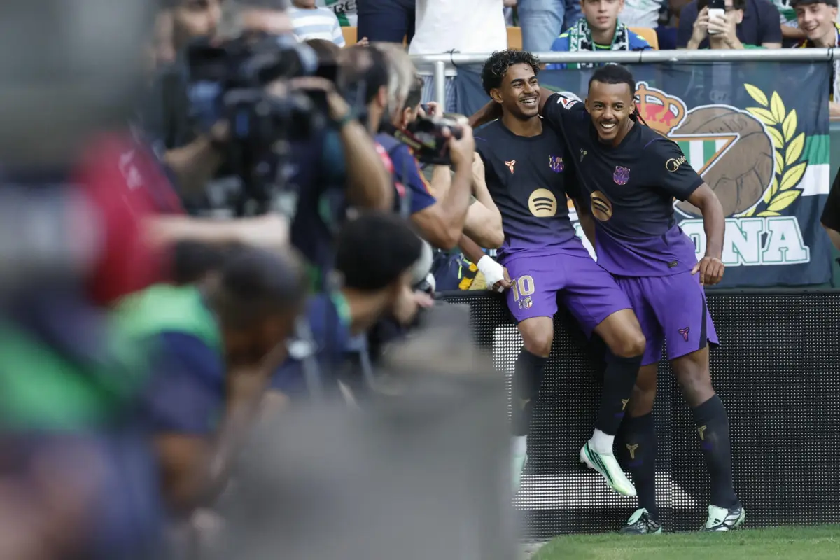 Celebración de Lamine Yamal ante el Real Betis - EFE