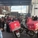 Repartidores se concentran en la Torre de Tribunales. ,Foto RRSS