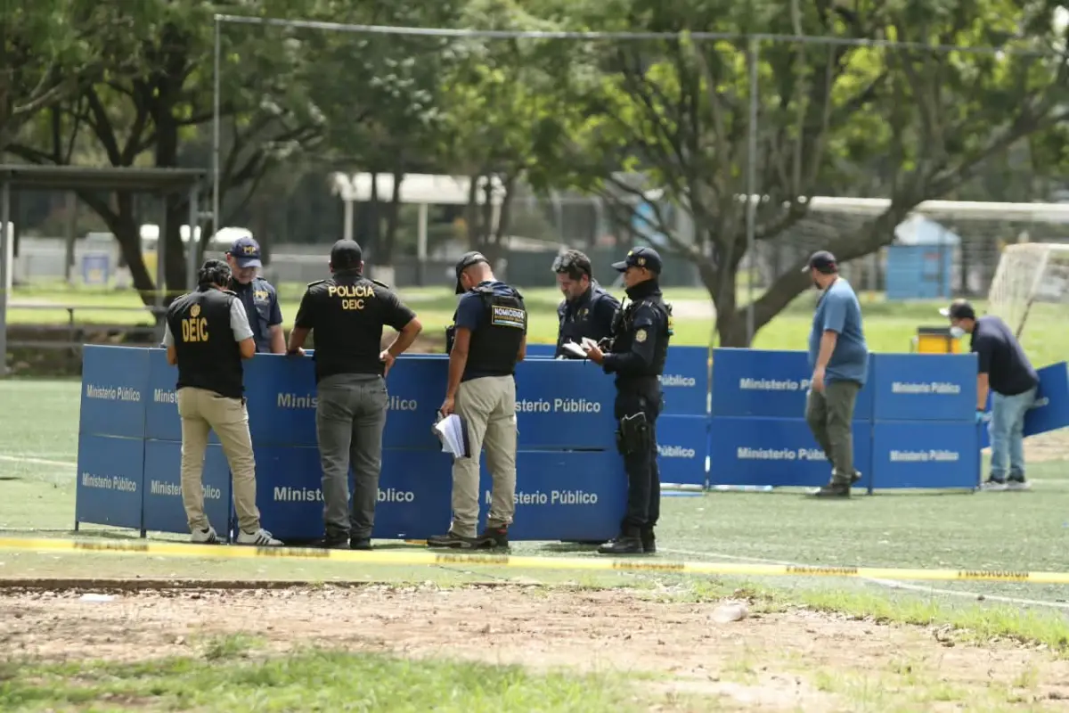 Fiscales procesaron la escena del crimen en el Campo Marte., Foto Alex Meoño