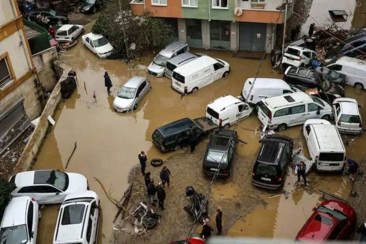 En la noche del miércoles al jueves se midieron precipitaciones de 261 litros por metro cuadrado en algunas zonas del norte de Estambul., Captura de pantalla