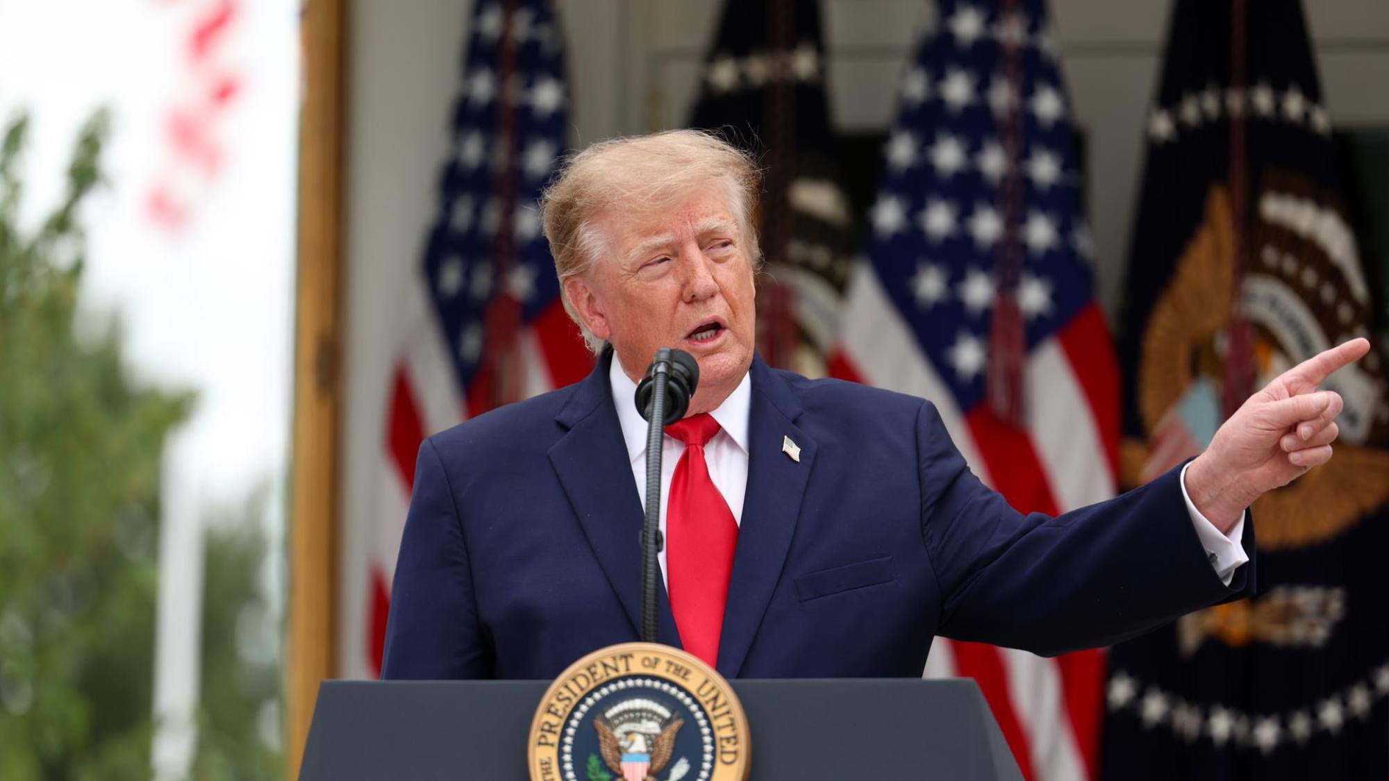 Trump reitera que los cárteles controlan México y dice que se lo dijo a Sheinbaum