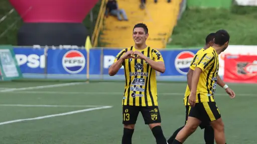 Triple empate en la cima de la tabla de goleadores del Apertura 2026