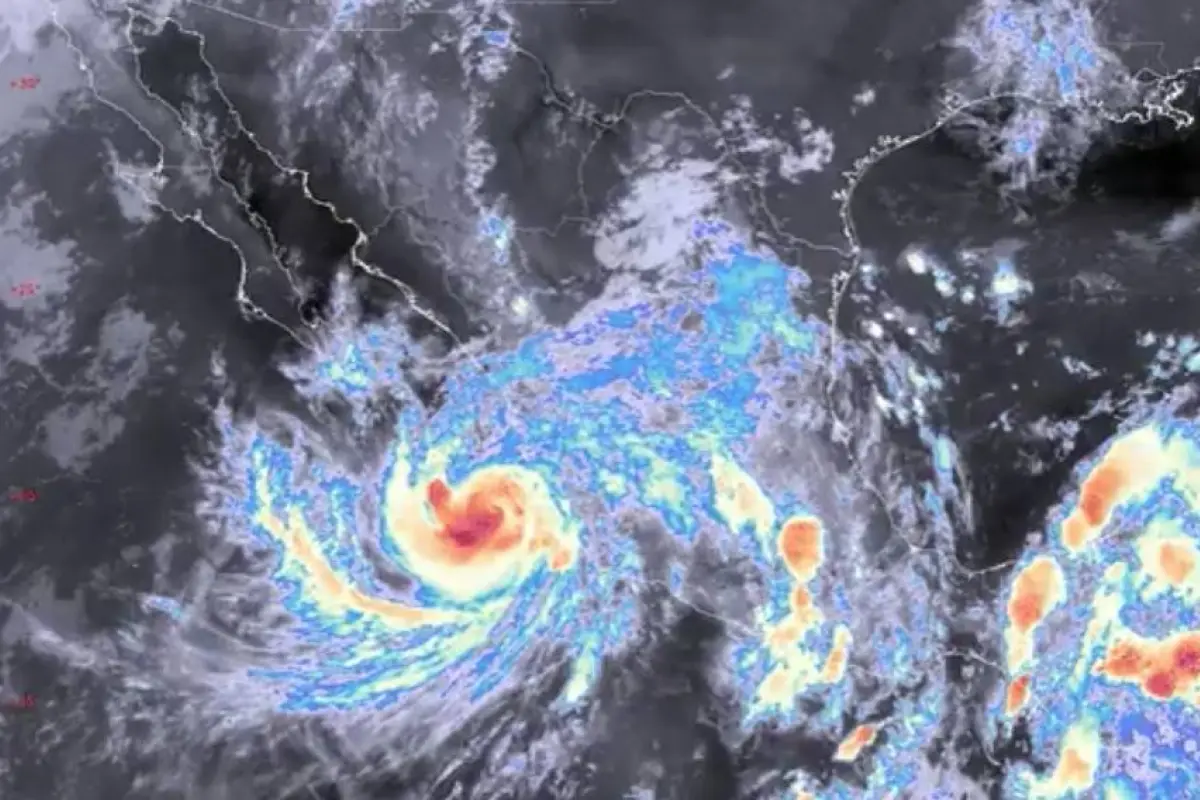 Huracán Simón mantiene categoría 3, CONAGUA