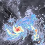 Huracán Simón mantiene categoría 3 y amenaza con lluviast