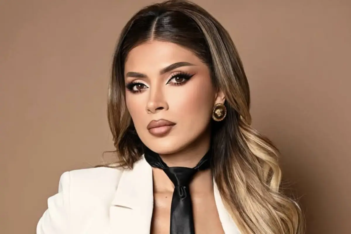 Kimberly Flores, Kimberly Flores