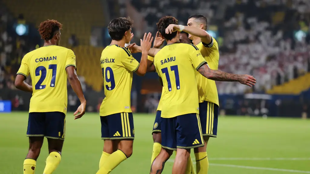 Celebración de Cristiano Ronaldo con sus compañeros - Al Nassr