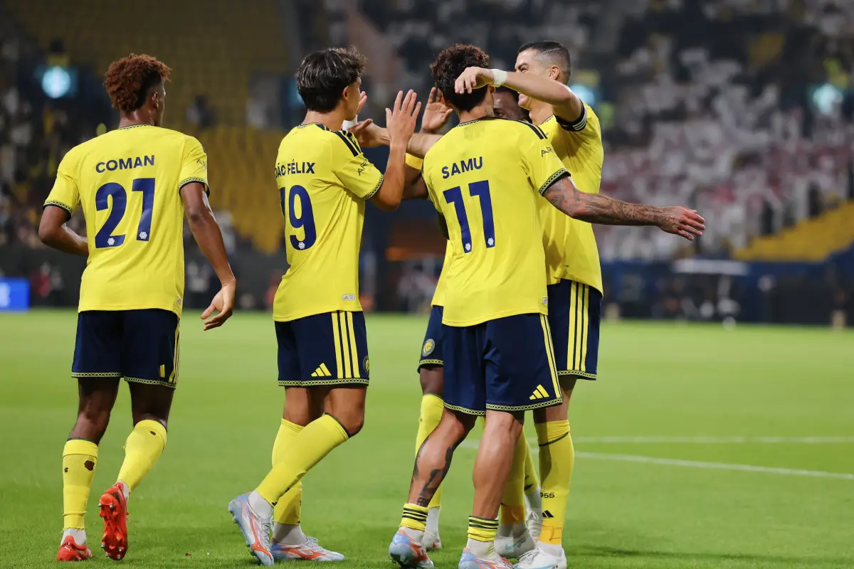 Celebración de Cristiano Ronaldo con sus compañeros - Al Nassr
